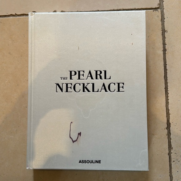Assouline Other - Assouline Coffee Table book - Mikimito The Pearl Necklace